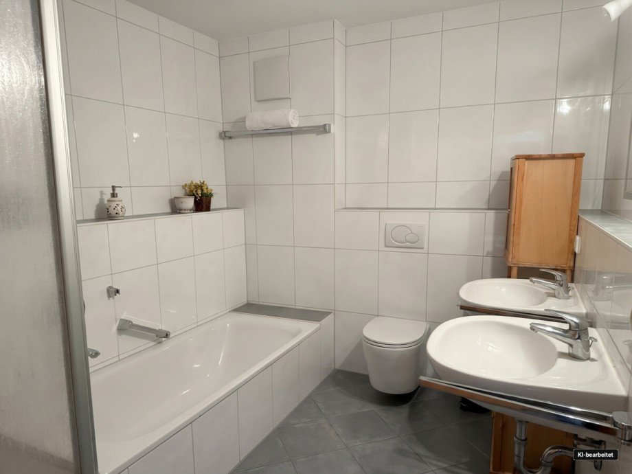 Badezimmer.jpg Reihenmittelhaus G�ufelden / �schelbronn